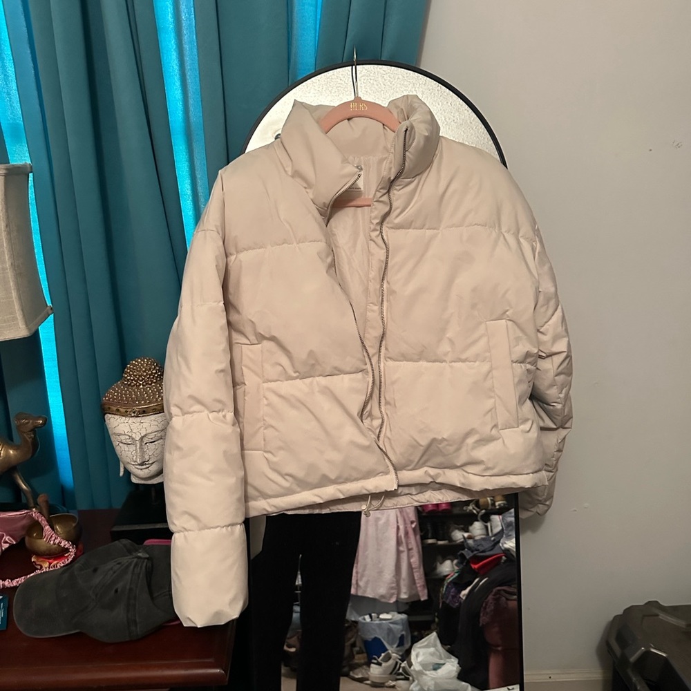 Off white puffy jacket 
Waist cord 
Zipper